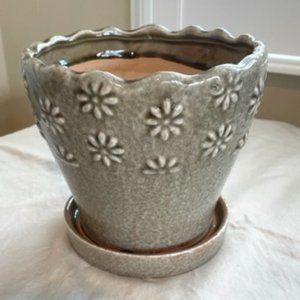 Ceramic Glazed Embossed Floral Planter 7 in.